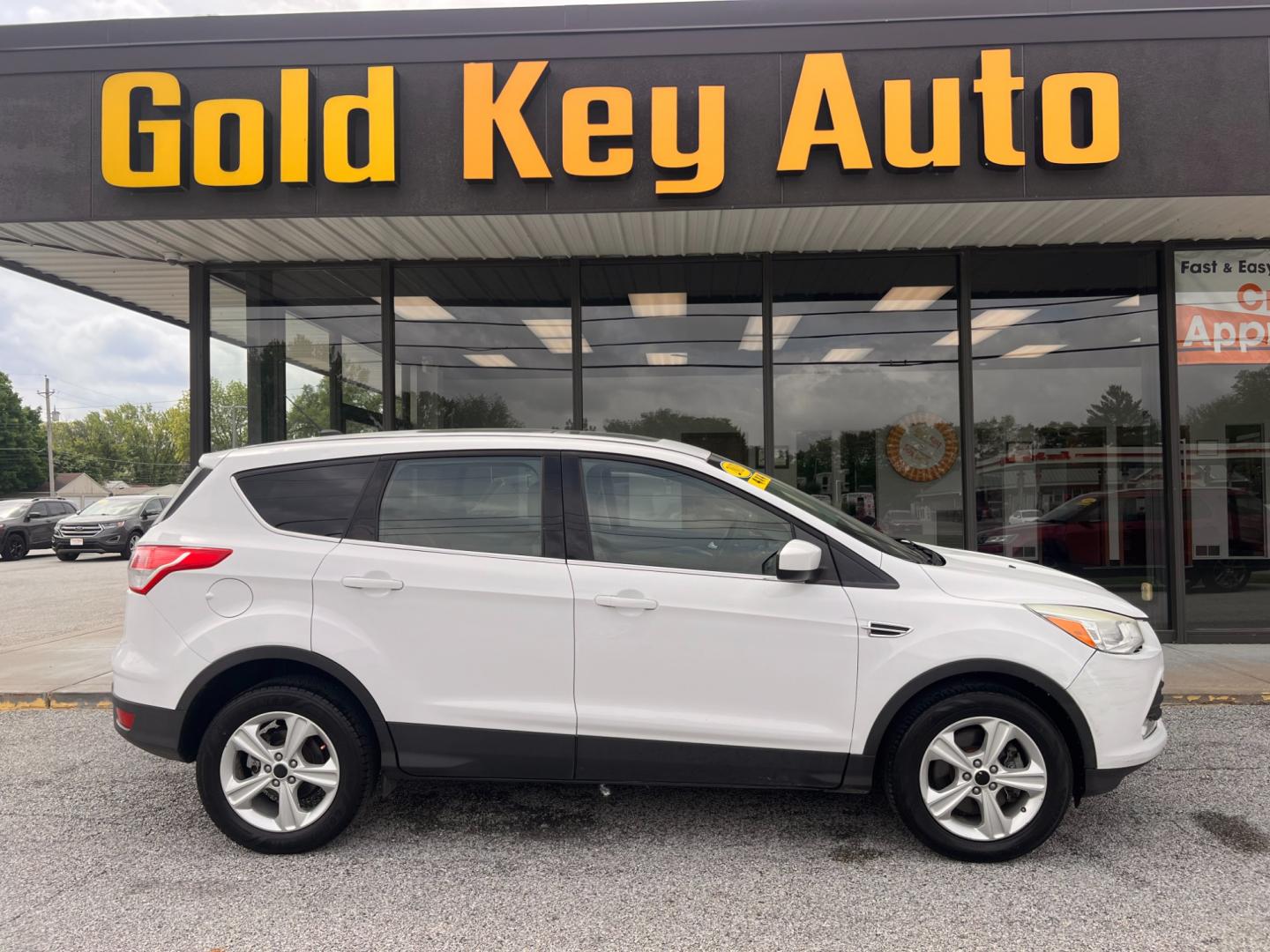 2013 Oxford White Ford Escape SE 4WD (1FMCU9GX9DU) with an 1.6L L4 DOHC 16V engine, 6-Speed Automatic transmission, located at 1633 W Kimberly, Davenport, IA, 52806, (563) 323-5341, 41.559456, -90.598732 - Photo#0